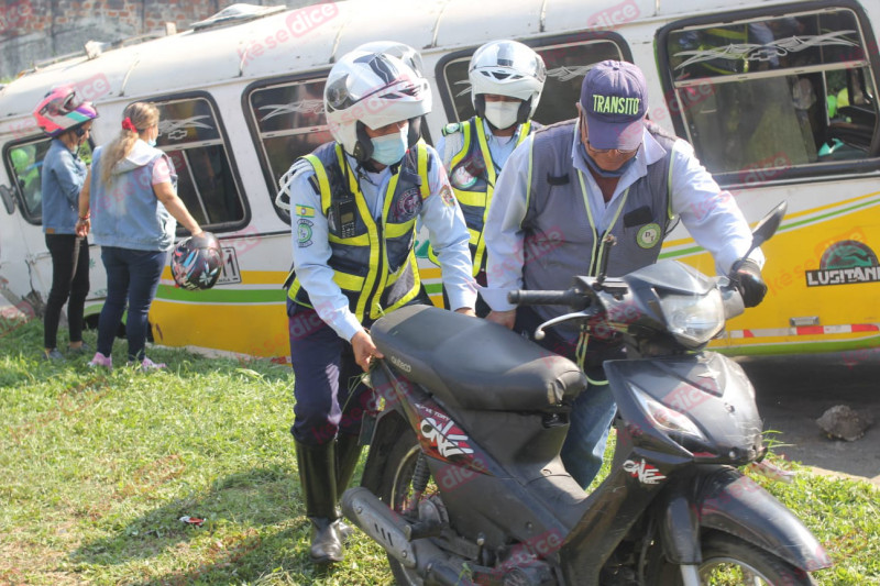 Video: Choque de bus fuera de control dejó 11 heridos