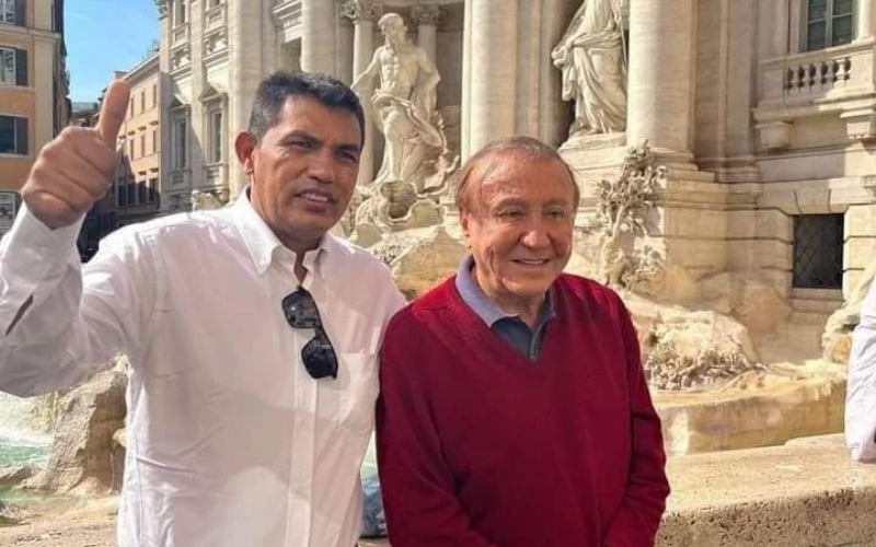 Rodolfo Hernández está en Roma para reunirse con el Papa