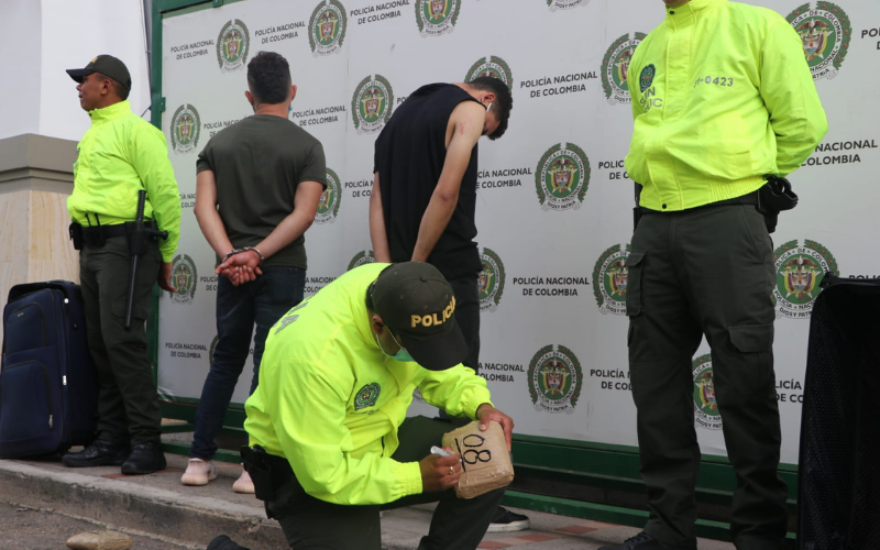 Los atraparon llevando 49 kilos de marihuana en un taxi