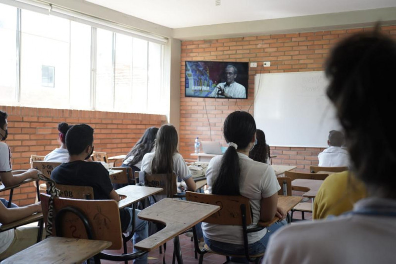 Docente habría abusado sexualmente de estudiantes en Vélez