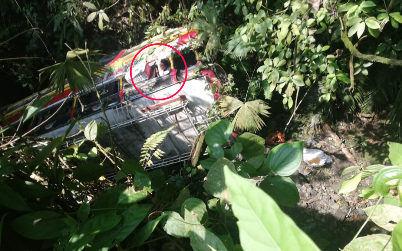 Bus se fue a una cañada en el Carmen de Chucurí