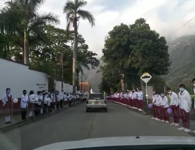 Video: Reciben en caravana a menores fallecidos en San Andrés