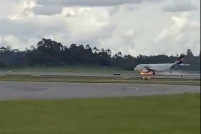 Video: Pánico por incendio en llanta de un avión en Antioquia