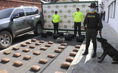 Incautan 100 kilos de droga en camioneta de alta gama