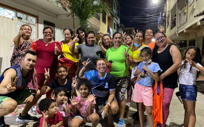 Llegó la bailoterapia al barrio Jardines de la Aldea