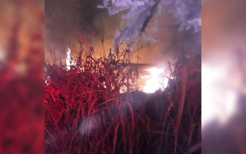 Millonarias pérdidas en incendio en carpintería en Bucaramanga