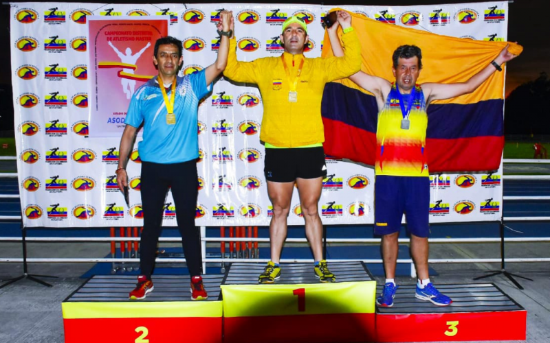 Santandereano logra dos oros y un bronce en campeonato de atletismo