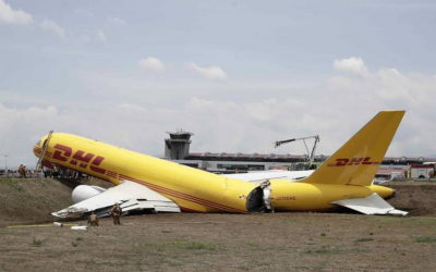 Video: Avión de carga se quebró en dos en Costa Rica