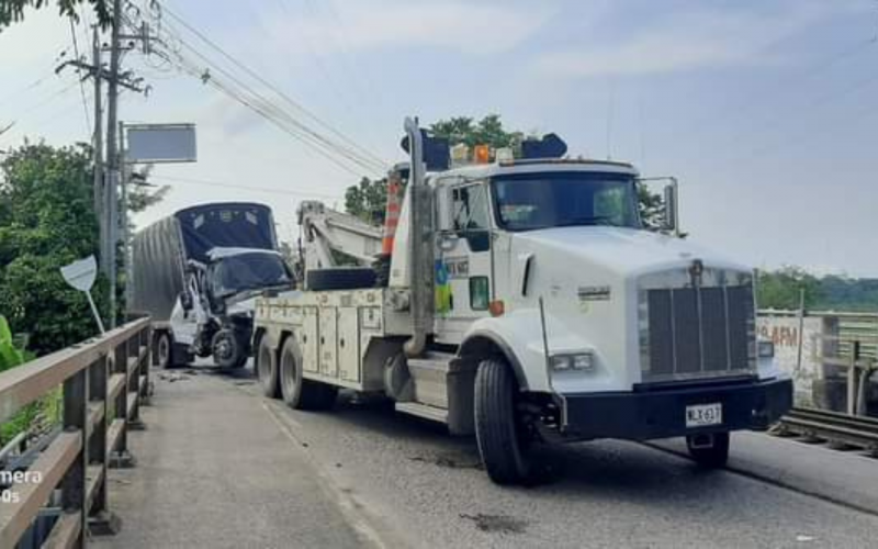 Tren se estrelló con un camión en Puerto Berrío