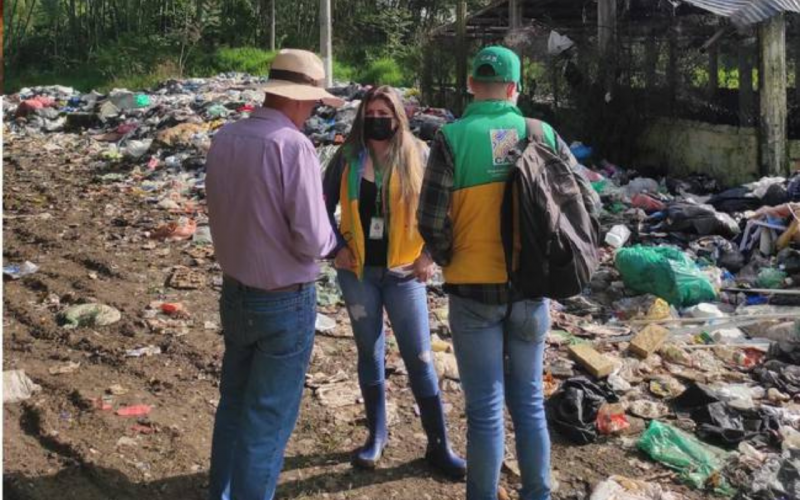 Piden contingencia en Charalá por acumulación de Basuras