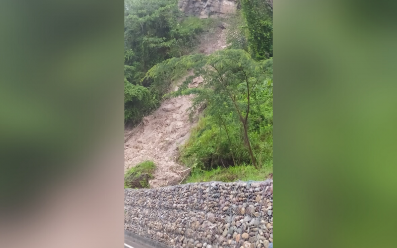 Derrumbe bloqueó la vía Bucaramanga - Barrancabermeja