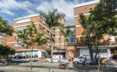 Mientras dormía en la calle fue embestido mortalmente