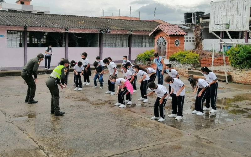 En Santander la Policía está cuidando los entornos educativos