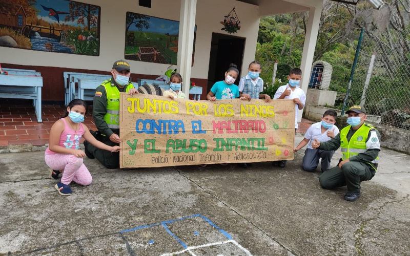 En Santander la Policía está cuidando los entornos educativos