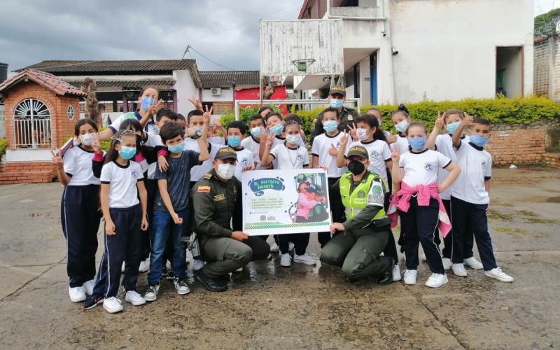 En Santander la Policía está cuidando los entornos educativos