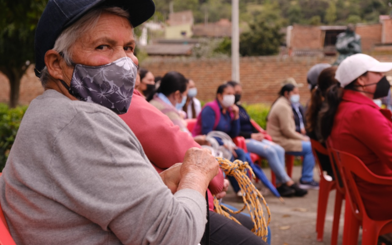 Benefician a mujeres campesinas con la entrega de ovejos reproductores