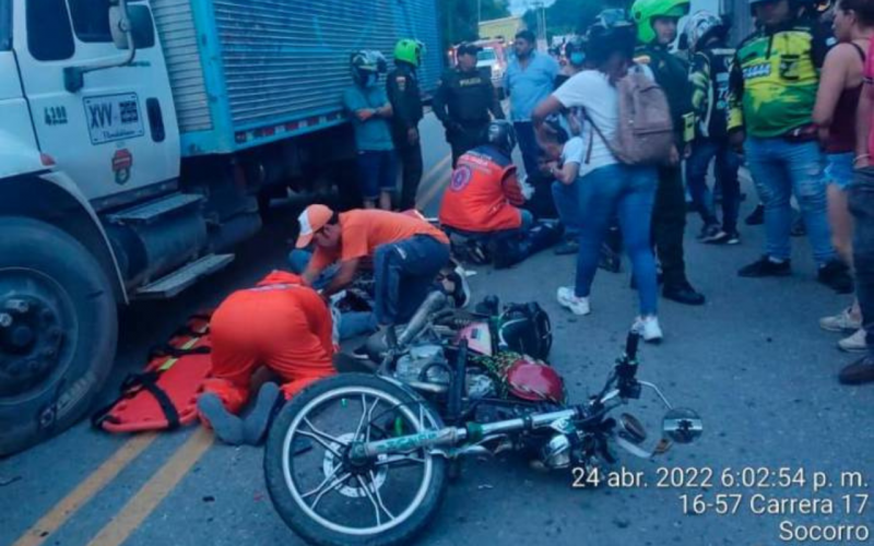 Video: Tres heridos en choque de motos en El Socorro