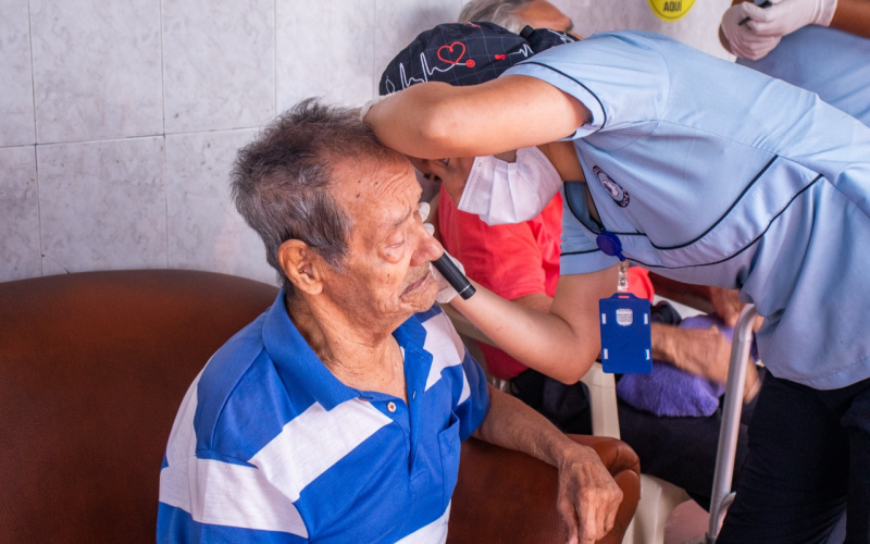 Adultos mayores recibieron salud auditiva en Girón