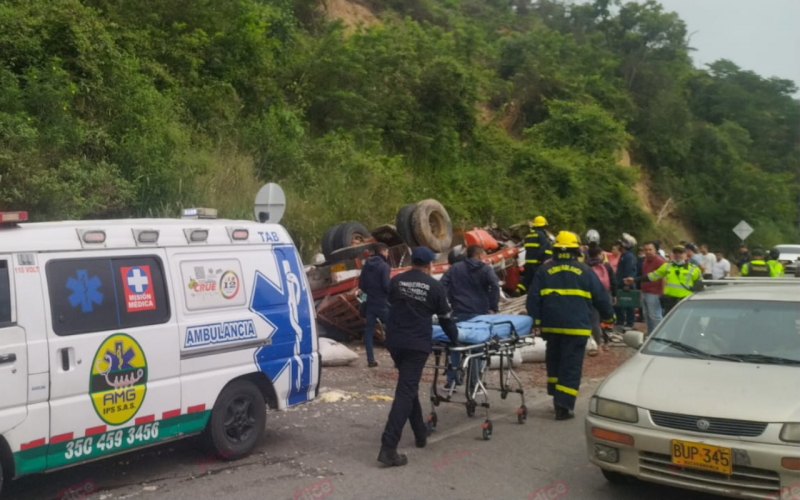 Un camión se volcó vía a Lebrija y dejó sin vida a Martha