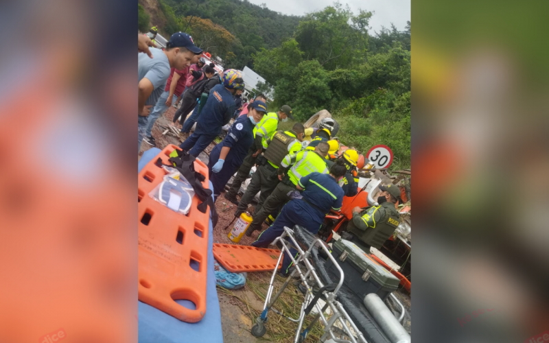 Un camión se volcó vía a Lebrija y dejó sin vida a Martha