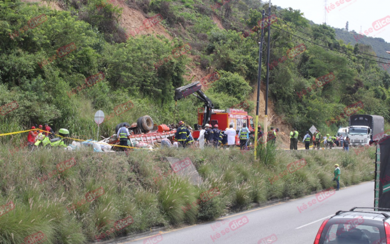 Un camión se volcó vía a Lebrija y dejó sin vida a Martha