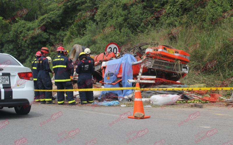 Un camión se volcó vía a Lebrija y dejó sin vida a Martha