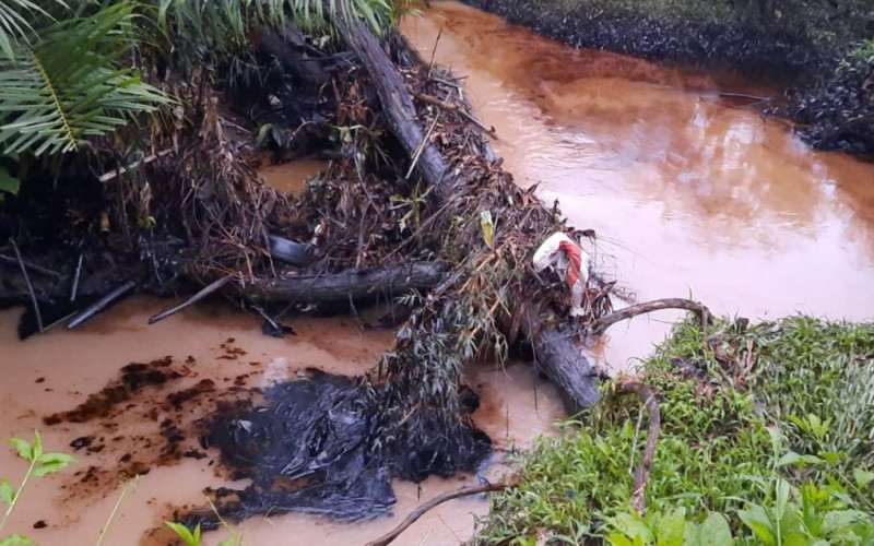 Reportan derrame de hidrocarburos en quebrada del ‘Puerto’