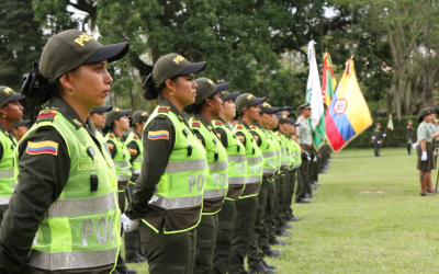 Auxiliares de Policía hacen juramento de bandera
