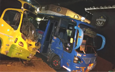 Video: ‘Estrellón’ entre dos buses en Piedecuesta