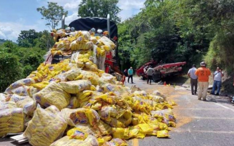 Video: Fuerte accidente paraliza el sector de Curos