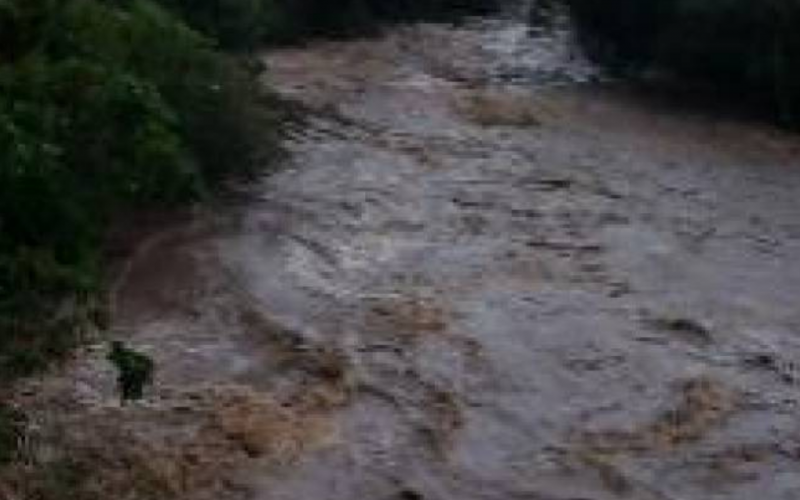 Dos adolescentes arrastrados por el río Charalá