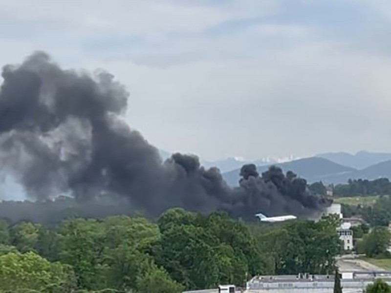 Emergencia por incendio en aeropuerto de Ginebra, Suiza