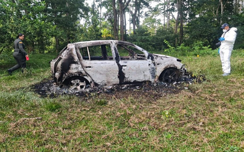 Hombre muerto en un carro incinerado en el ‘Puerto’