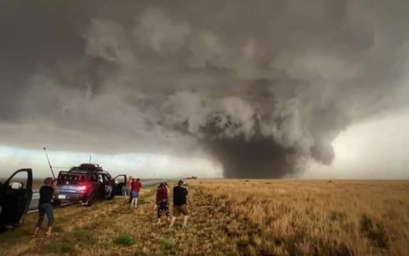 Video: Tornado ‘monstruoso’ en Texas, EE.UU.