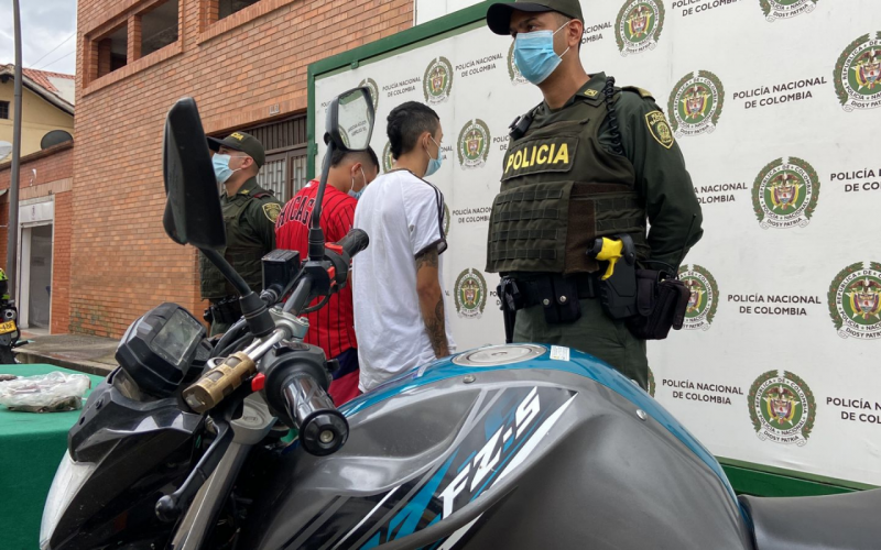 Transitaban en una moto que habían robado en Girón