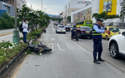 Motorizado gravemente herido tras invadir carril del Sitm