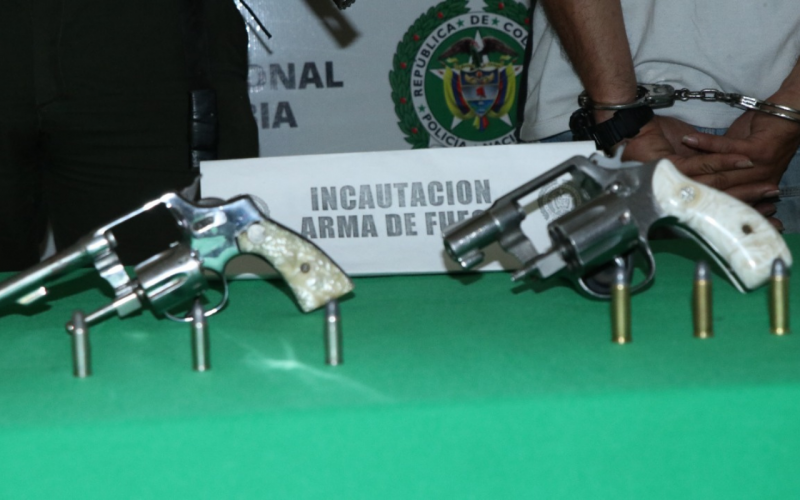 Dos capturados y cinco armas incautadas en controles