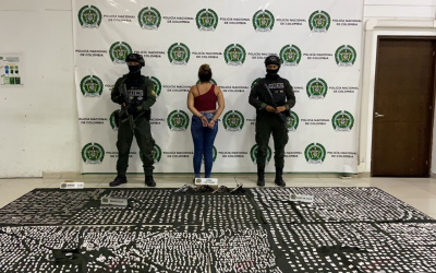 Alias ‘Angie’ iba repleta de droga y con tres ‘fierros’