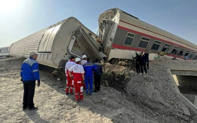 Descarrilamiento de tren deja 17 muertos en Irán