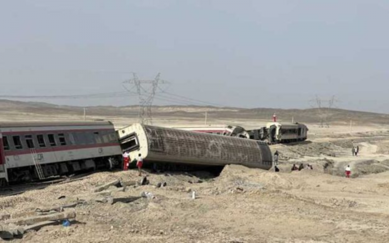 Descarrilamiento de tren deja 17 muertos en Irán