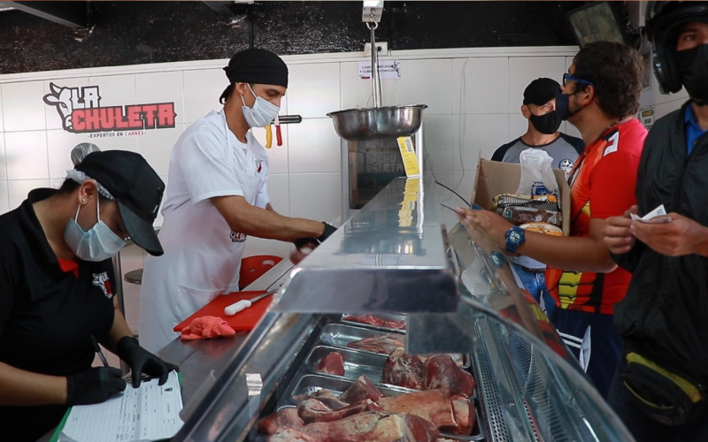 Capacitan a comerciantes de carne de plazas ‘garroteras’