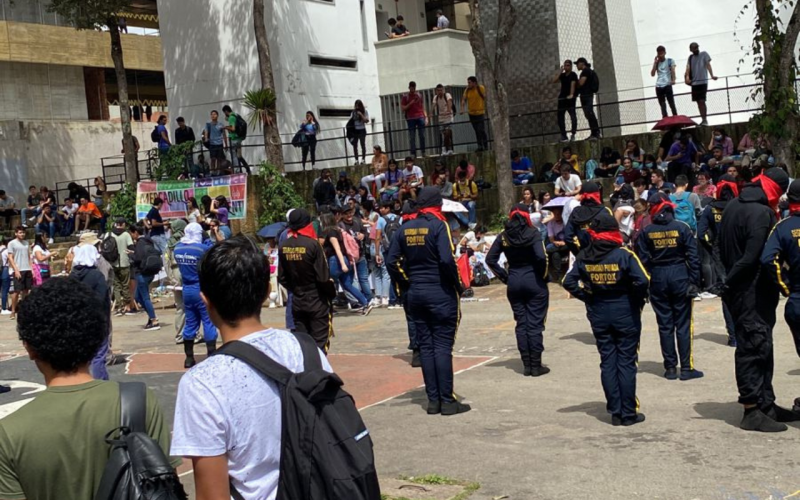 Encapuchados entraron a la UIS por ‘Día del Estudiante Caído’