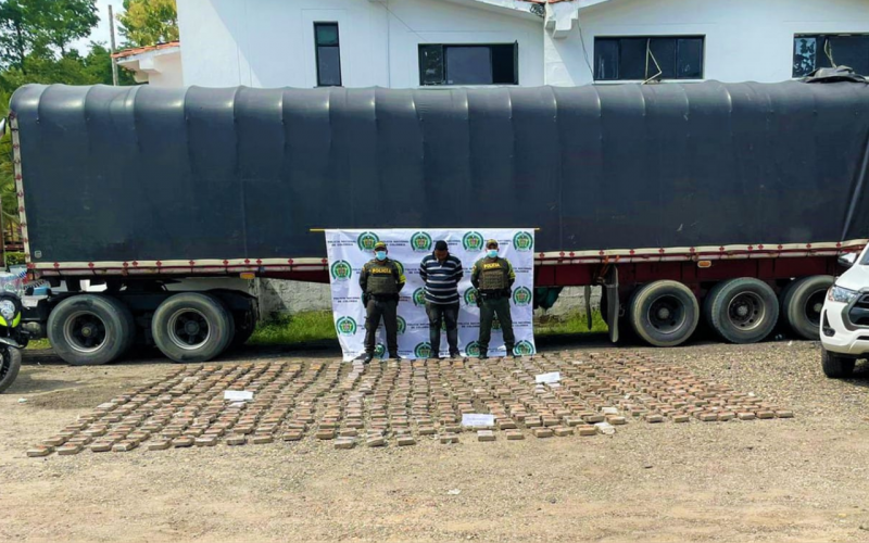 Incautan millonario cargamento de cocaína vía Cimitarra