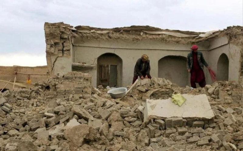 Cerca de mil fallecidos por potente terremoto en Afganistán
