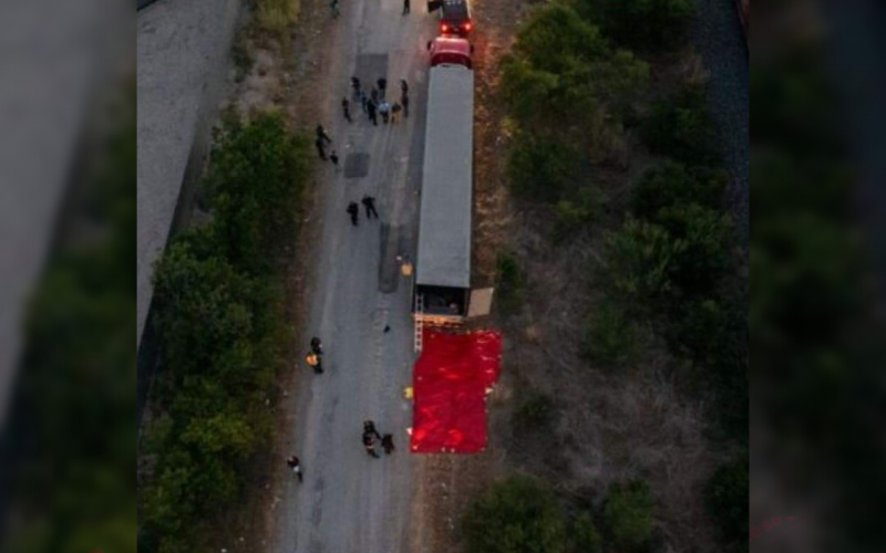 Encuentran 50 migrantes muertos en camión abandonado en Texas