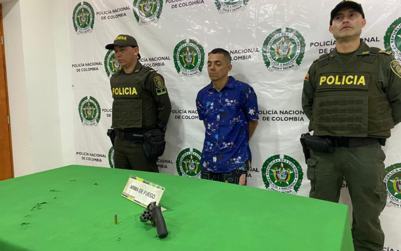 Hombre armado custodiaba motos robadas en Bga