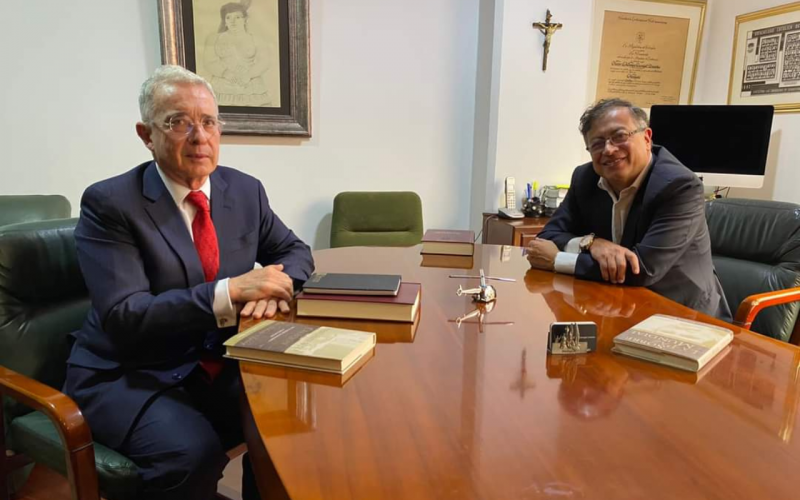 Ya están en su primera reunión Gustavo Petro y Álvaro Uribe