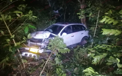 Video: Chocaron con una ‘mula’ y se fueron al barranco