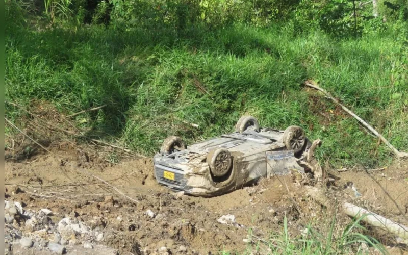 Rodaron a un barranco por la vía Landázuri – Vélez