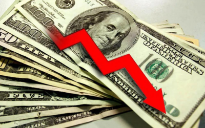 El dólar sigue bajando: va en 84 pesos menos